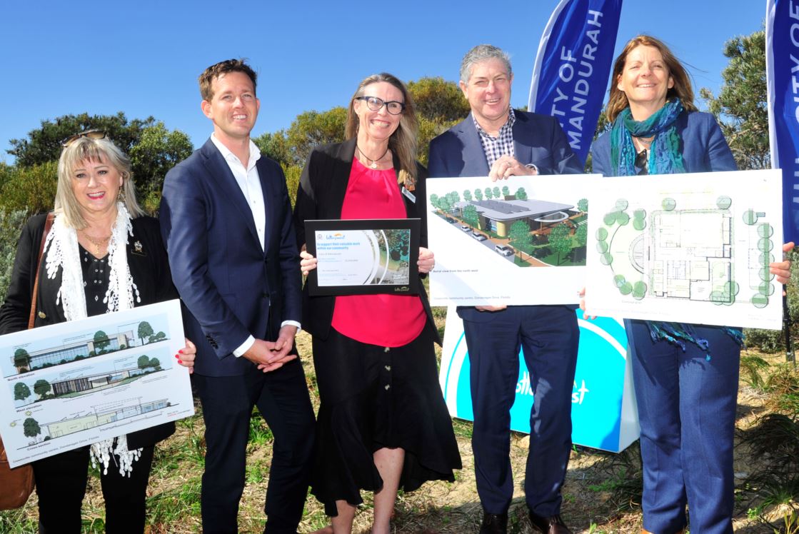 Councillor Jenny Green, Mayor Rhys Williams, Dawesville MLA Lisa Munday, CEO Mark Newman and Deputy Mayor Caroline Knight at the bushland community centre site