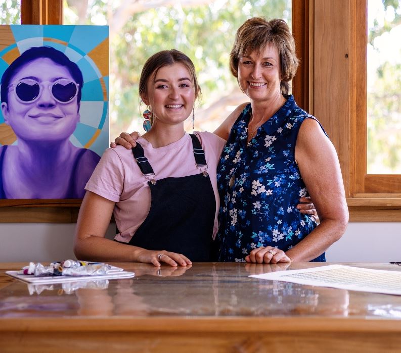 Artists Lauren Repton and Jacqueline Watt next to each other at their studio