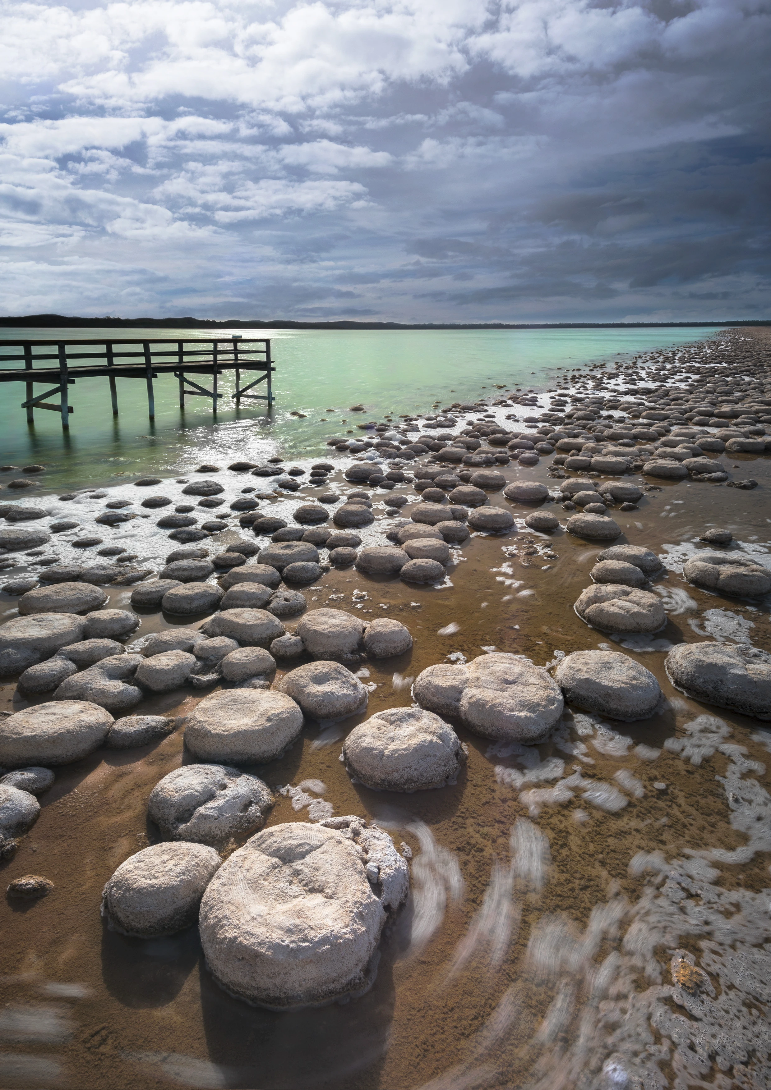 Thrombolites with water